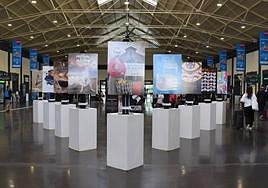 Exposición de los carteles del Festival de Cine de Alicante en la estación de Adif.