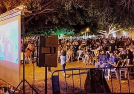 Verbena de la hoguera La Condomina para ver Eurovisión.