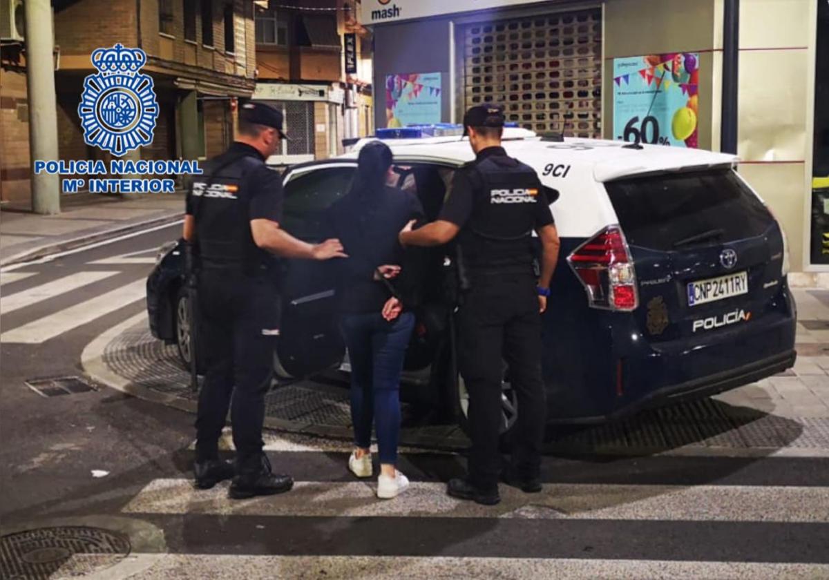 La Policía Nacional deteiene a una mujer por tráfico de drogas