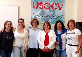 Ana Vega (segunda por la izquierda) y Julia Llopis (c), con miembros de USO Comunidad Valenciana.