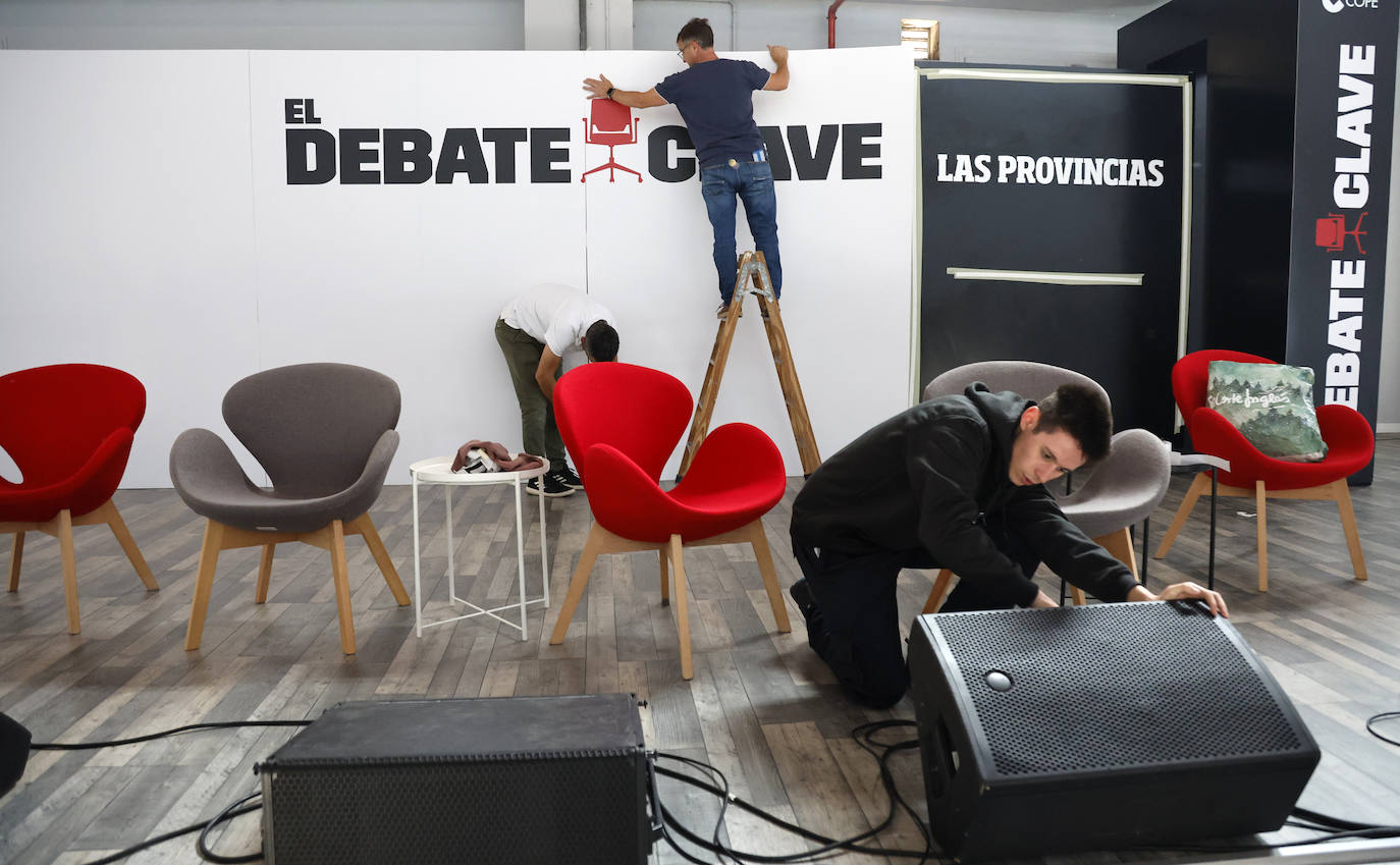 Preparativos para el debate de este jueves.