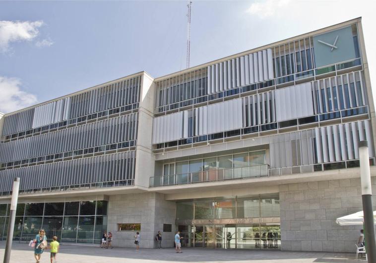 San Vicente aprueba el proyecto para instalar placas solares en edificios municipales