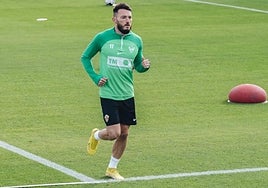 El crevillentino Josan Ferrández, durante un entrenamiento del Elche