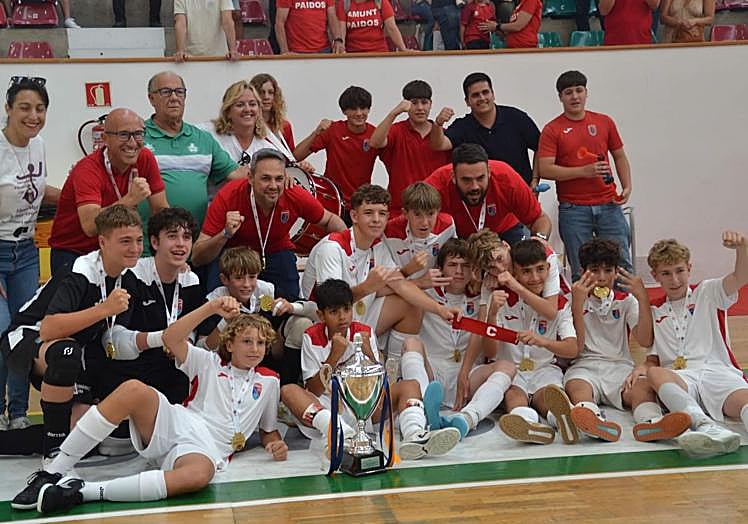 Imagen principal - El CD Paidos Dénia jugará el Campeonato de España tras ganar el autonómico de fútbol sala