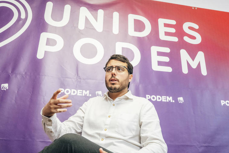 El candidato en la sede de Unides Podem.