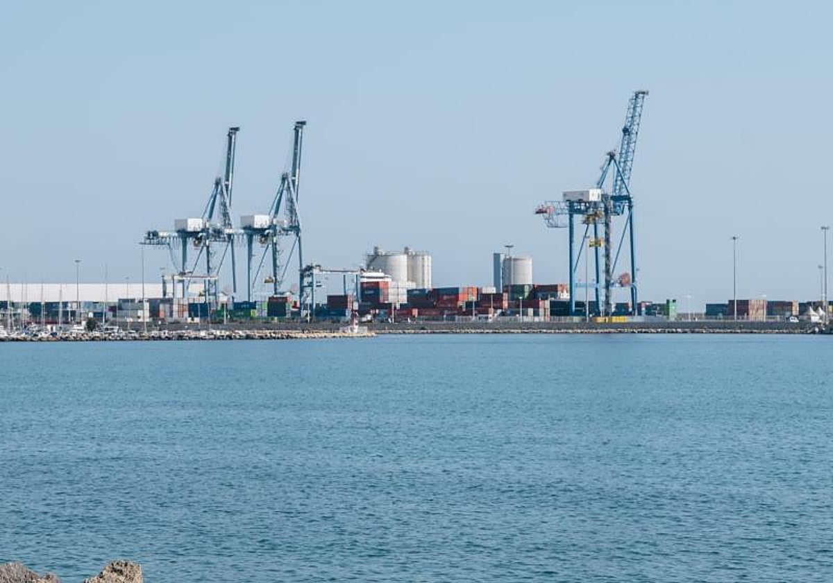 Zona industrial del puerto.