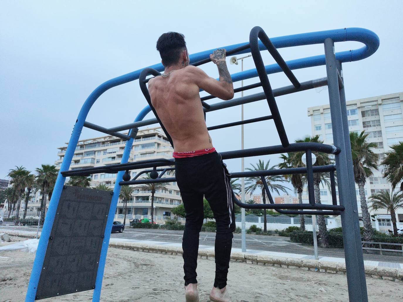 Imagen principal - Los nuevos equipamientos deportivos de la Playa San Juan.