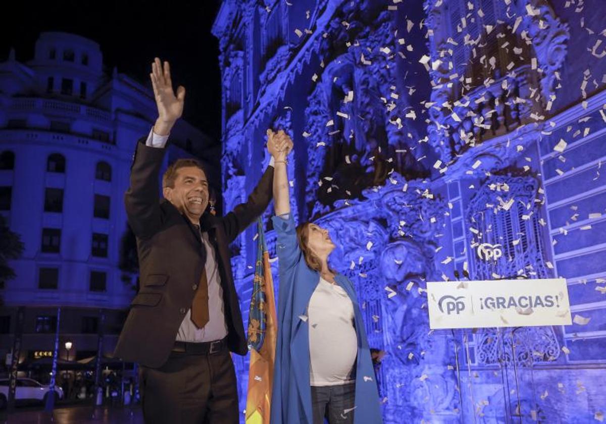El presidente del PPCV, Carlos Mazón y la candidata a la alcaldía de Valencia, Maria José Catalá, a su llegada a la sede del partido en Valencia.