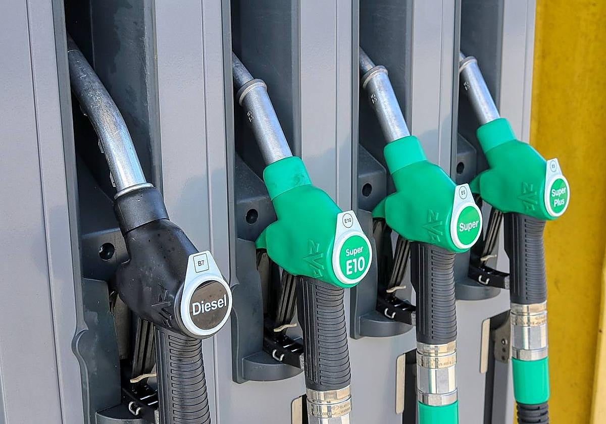 Mangueras en una gasolinera.