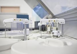 Interior del laboratorio del Hospital de Dénia.