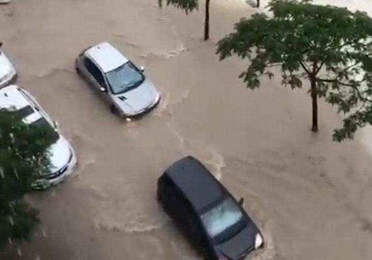 Una fuerte tromba inunda parte de Alicante