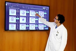 Uno de los profesionales del Grupo IB.