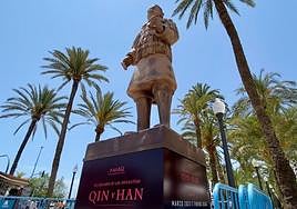 El guerrero de 11 metros instalado en la Explanada.