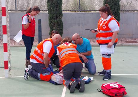 Imagen secundaria 1 - Simulacro de un accidente de múltiples víctimas de Cruz Roja Alicante.