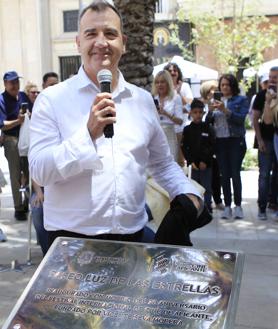 Imagen secundaria 2 - Inauguración del paseo 'Luz de las Estrellas' en la plaza de Ruperto Chapí.