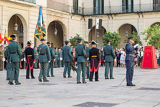 Efectivos de la Guardia Civil en Alicante durante la pasada celebración del día de la Hispanidad.