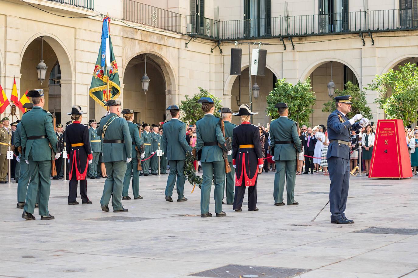 Efectivos de la Guardia Civil en Alicante durante la pasada celebración del día de la Hispanidad.