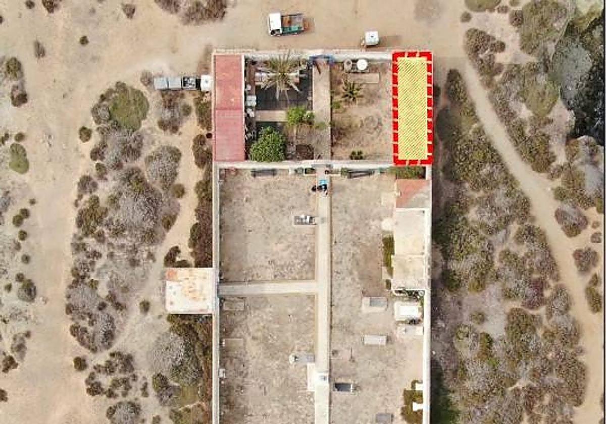 Vista aérea del cementerio de Tabarca, destacado el lugar de los nuevos enterramientos.