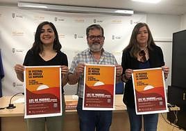 La edil de Migraciones, Alba Laserna; el presidente de la Asociación Villena con el Pueblo Saharaui, Ángel García; y la concejala de Infancia y Juventud, Eva García.