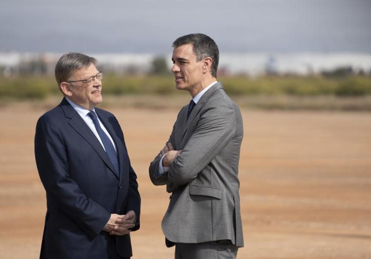 El presidente de la Generalitat valenciana, Ximo Puig (i) y el presidente del Gobierno, Pedro Sánchez (d).