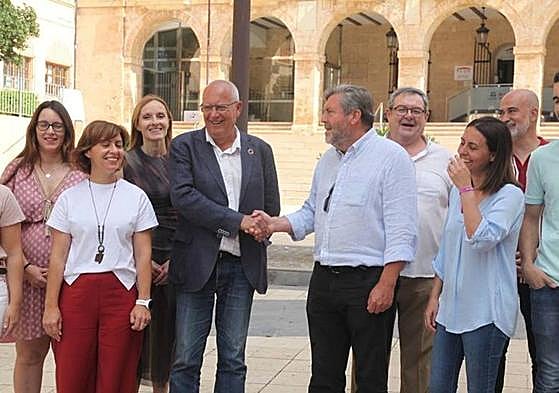 Vicent Grimalt y Rafa Carrió escenifican el pacto 3-1.