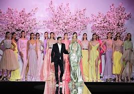 Hannibal Laguna, en el cierre de uno de sus desfiles.