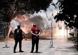 Atronadora e intensa mascletà de Coeters Dragon en Alicante