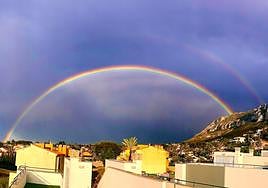 Arcoiris sobre el Montgó en Denia.
