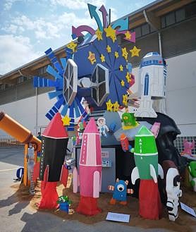 Imagen secundaria 2 - Hoguera del colegio Calasancio de Alicante.