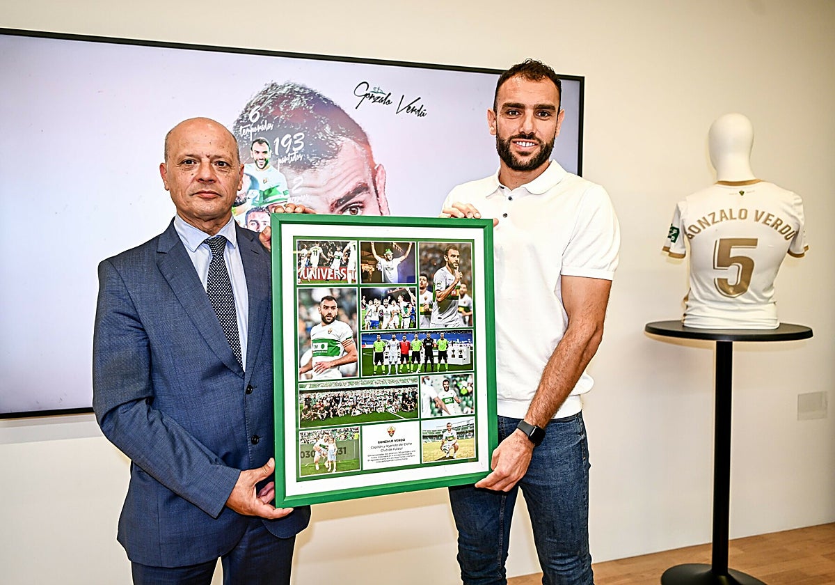 El presidente del Elche, Joaquín Buitrago, y el capitán Gonzalo Verdú