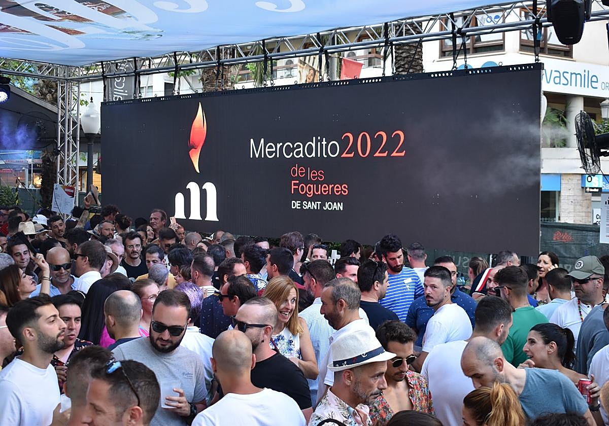 El 'mercadito' de las Hogueras el año pasado.