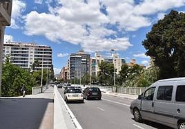 Vehículos circulando en Elche.