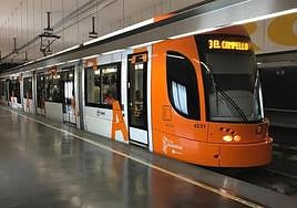 El Tram de Alicante circulará hasta las tres de la madrugada durante la entrada de bandas de las Hogueras.