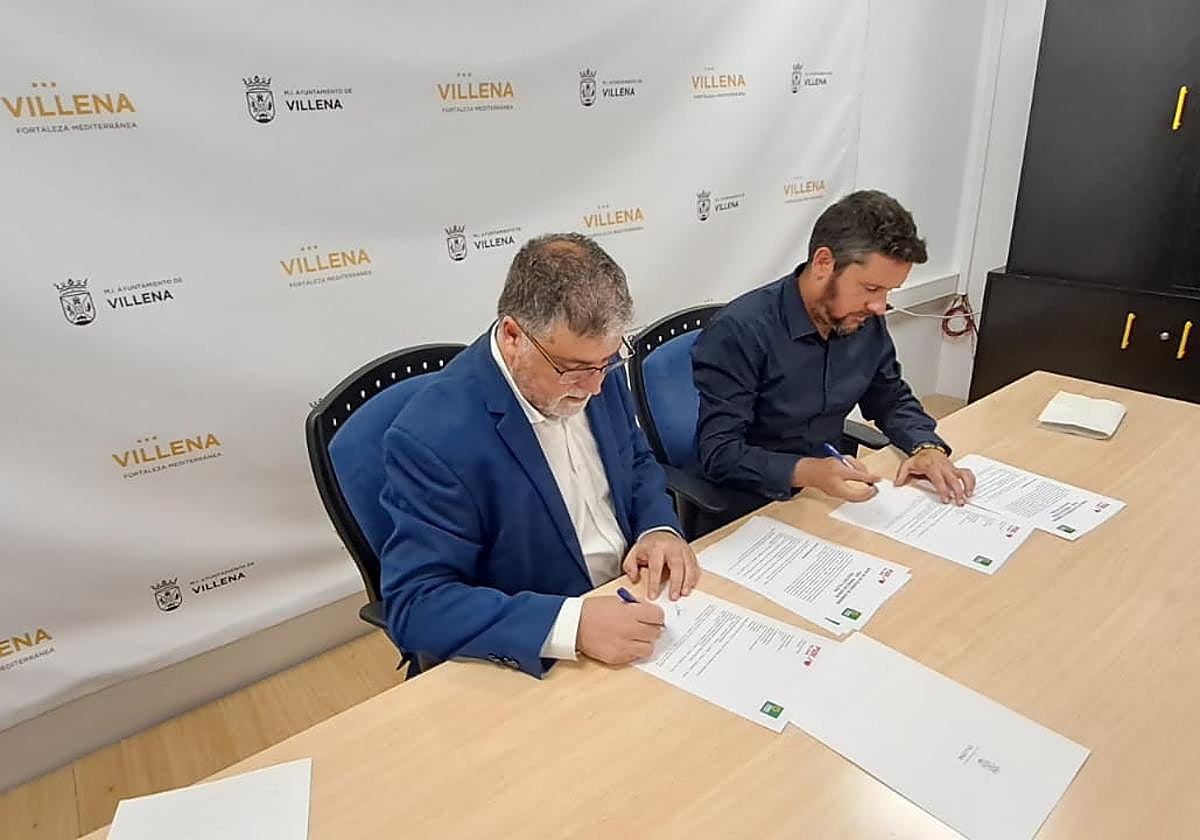 Las dos formaciones firman el pacto para gobernar en Villena.