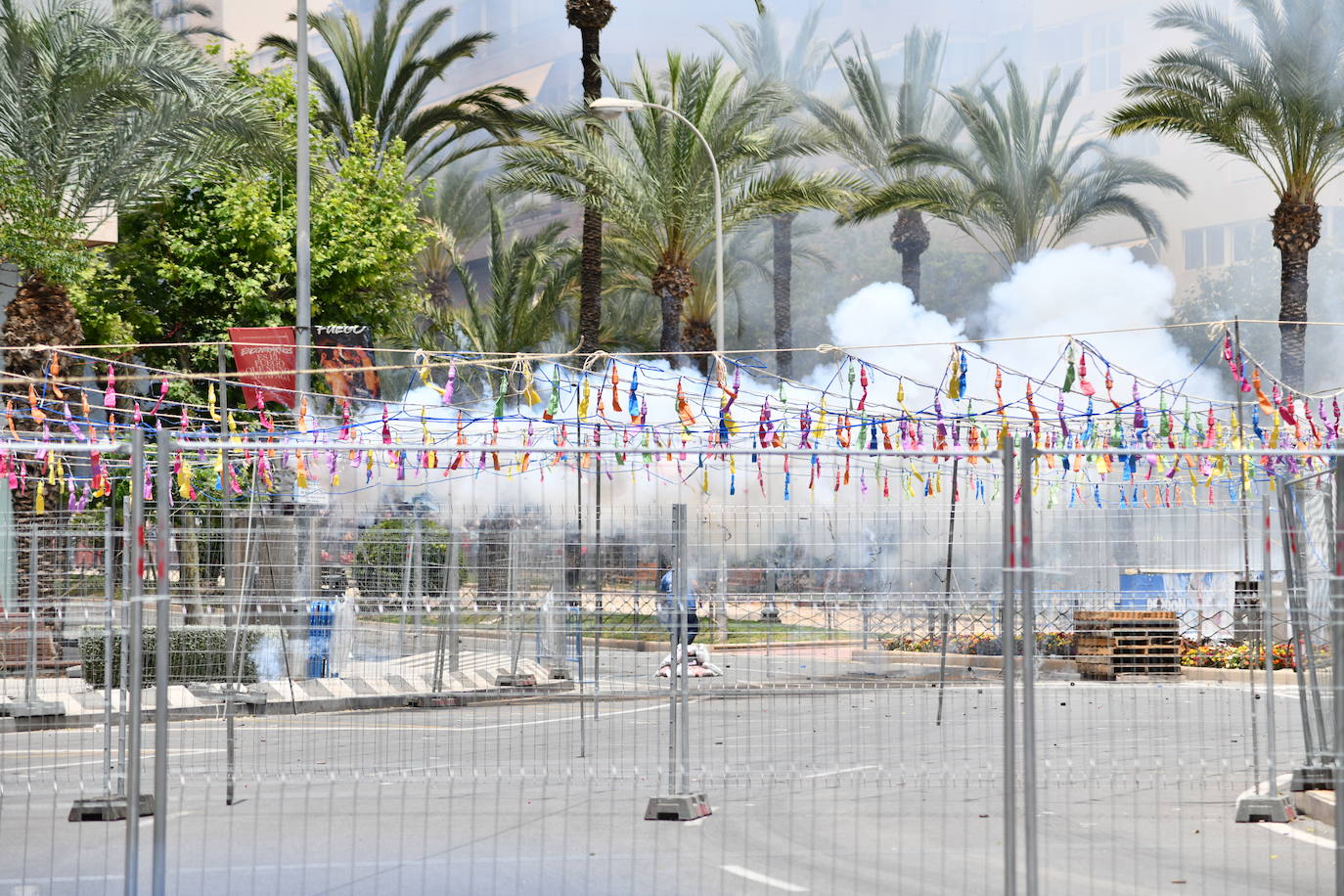 Búscate en la mascletà del 19 de junio