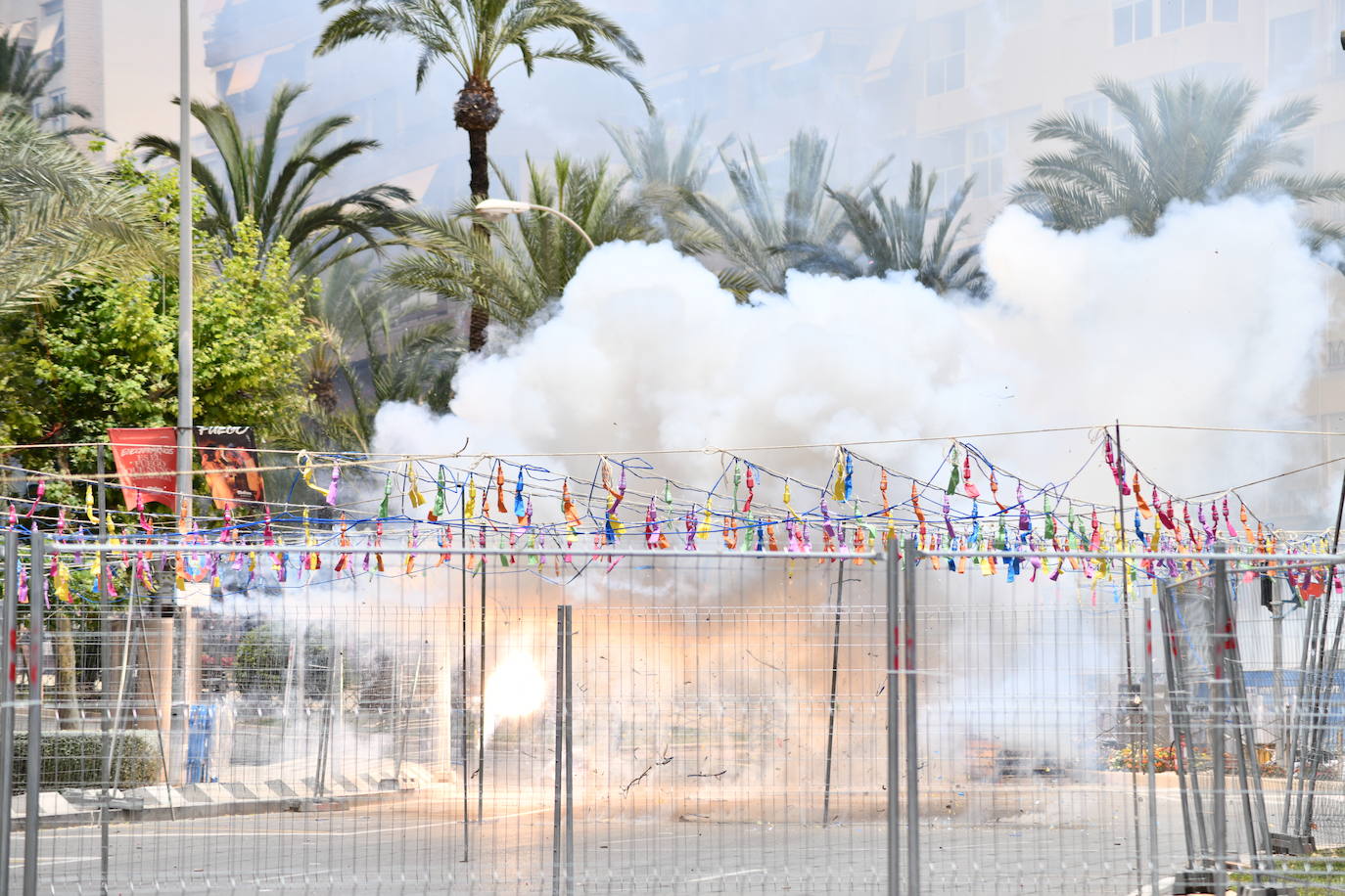 Búscate en la mascletà del 19 de junio