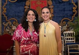 Cristina Cutanda y Nayma Beldjilali tras ser investidas como ediles del Ayuntamiento de Alicante.