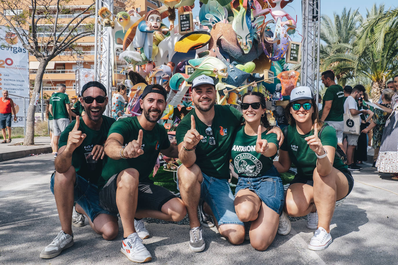 Los antigones celebran el oro de las Hogueras de Alicante