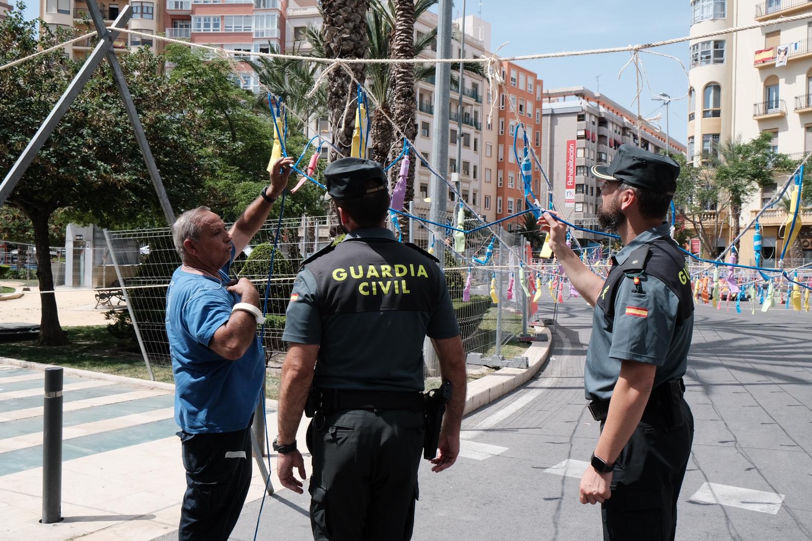 La Benemérita revisa que la mascletà cumpla la normativa
