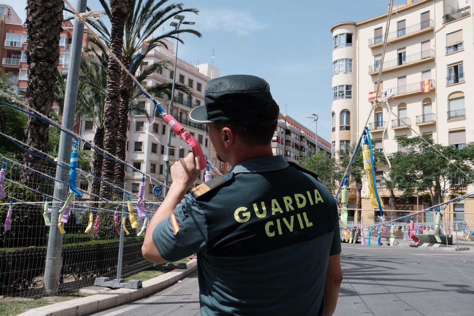 La Benemérita revisa que la mascletà cumpla la normativa