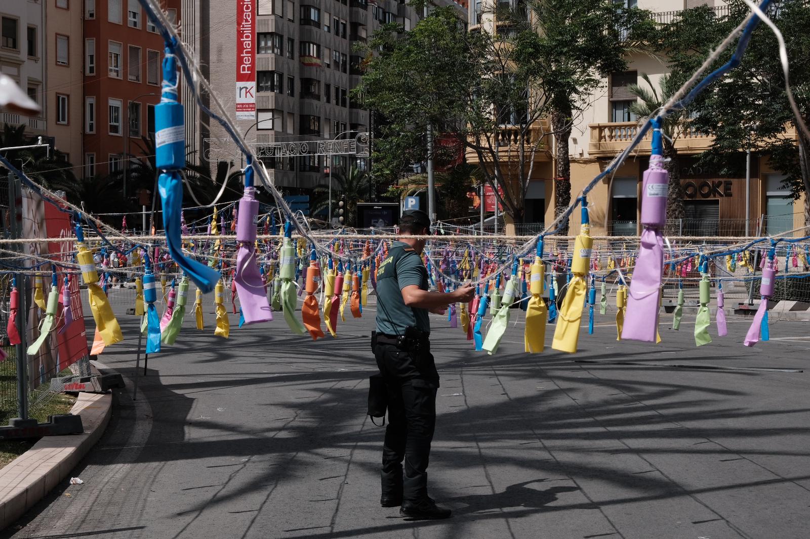 La Benemérita revisa que la mascletà cumpla la normativa