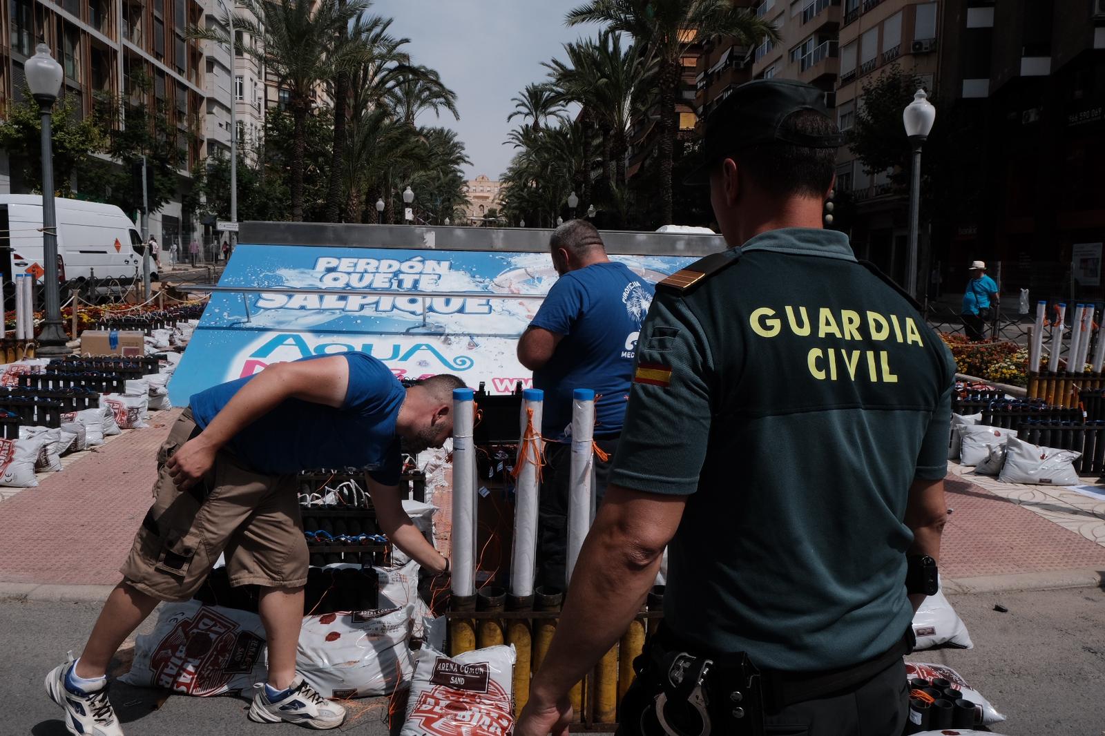 La Benemérita revisa que la mascletà cumpla la normativa