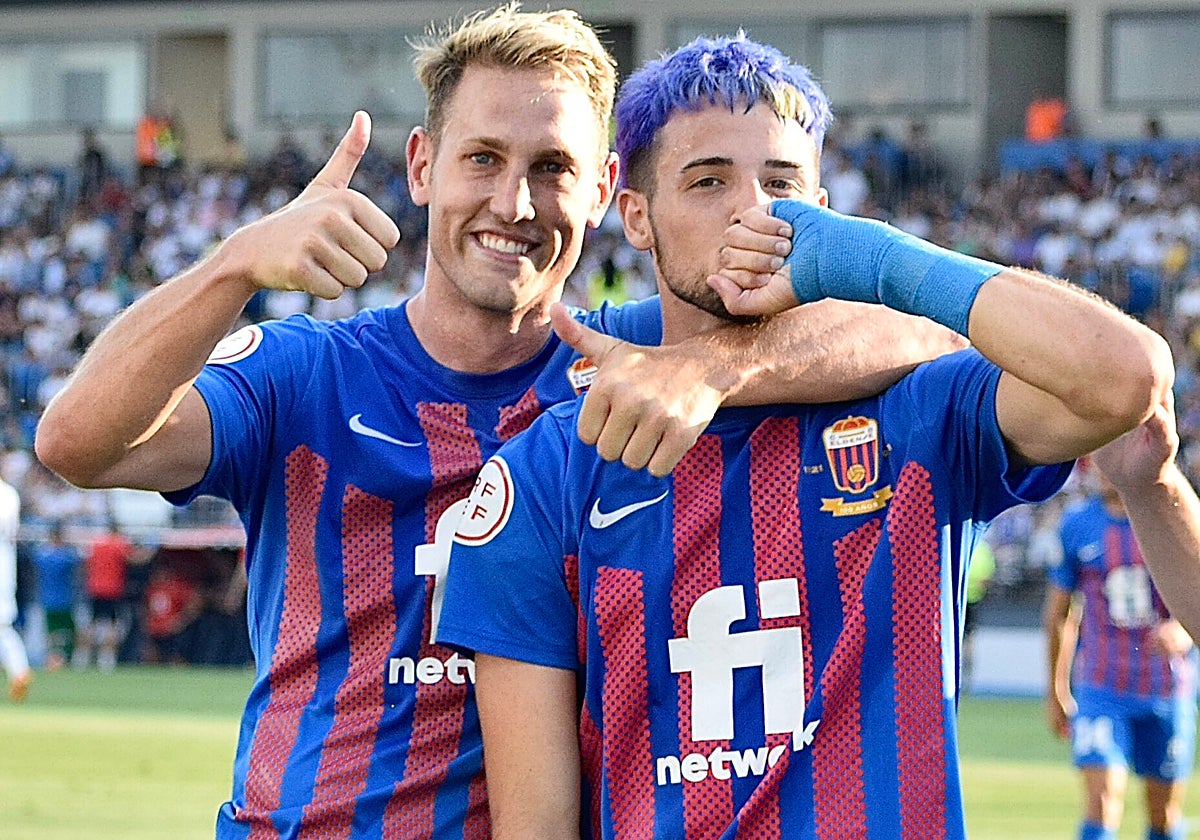Celebración del gol del Eldense ante el Castilla en la ida