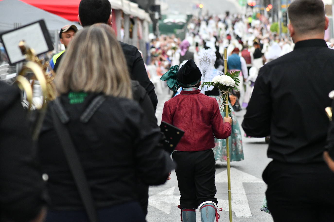 Pasión, tradición y música en la Ofrenda de Flores a la patrona de Alicante