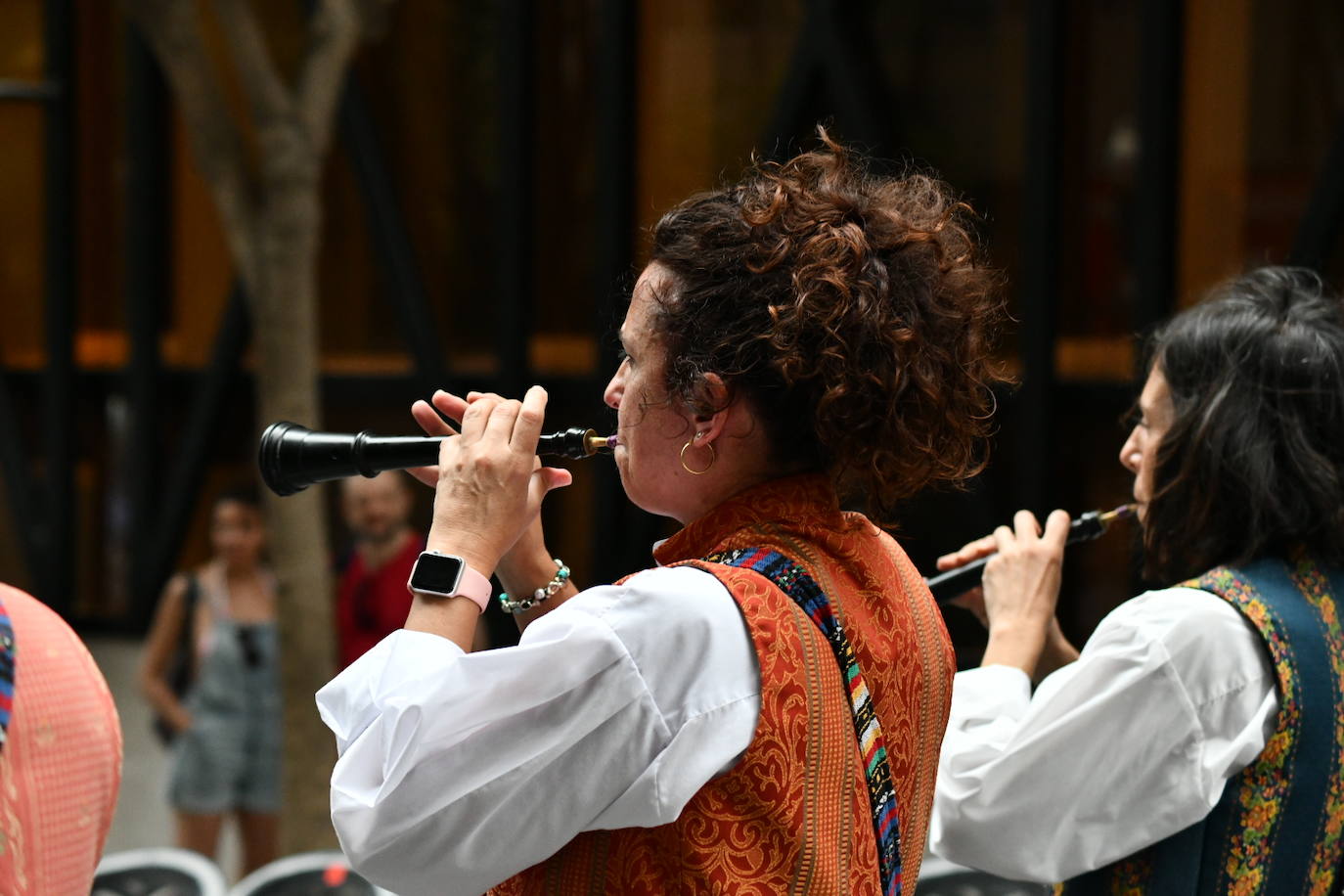 Pasión, tradición y música en la Ofrenda de Flores a la patrona de Alicante