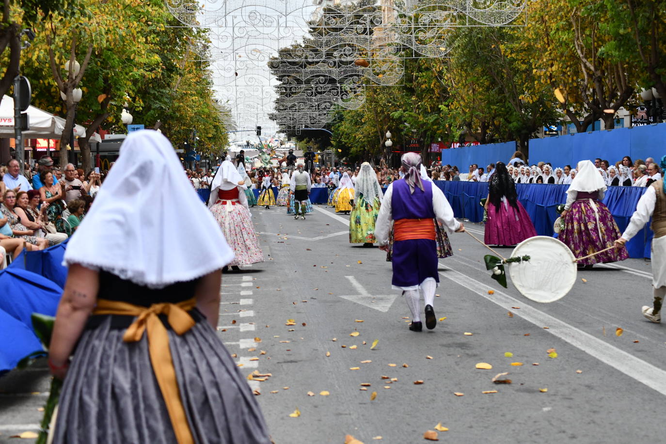 Pasión, tradición y música en la Ofrenda de Flores a la patrona de Alicante