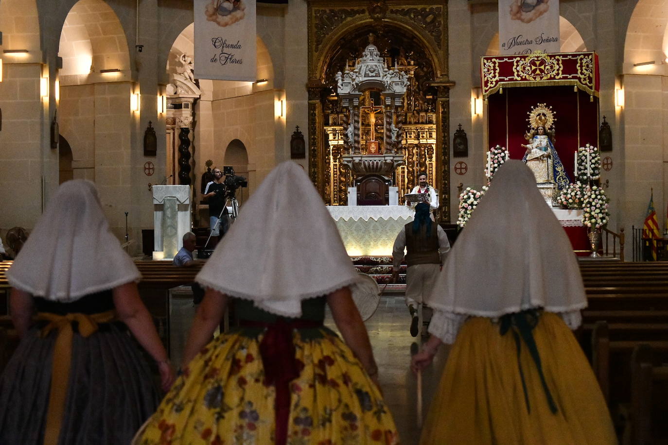 Pasión, tradición y música en la Ofrenda de Flores a la patrona de Alicante