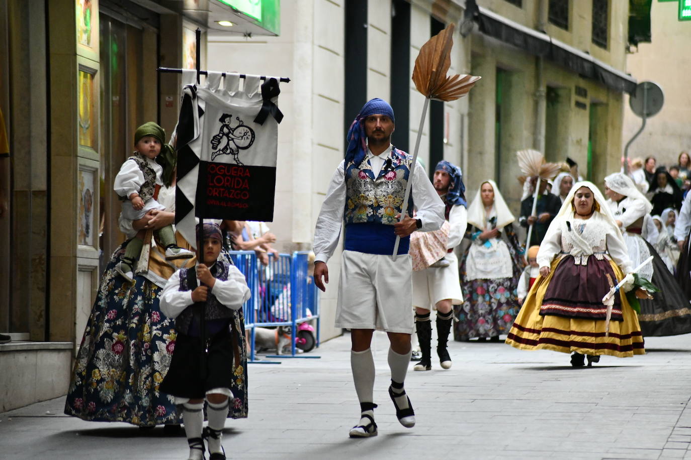 Pasión, tradición y música en la Ofrenda de Flores a la patrona de Alicante