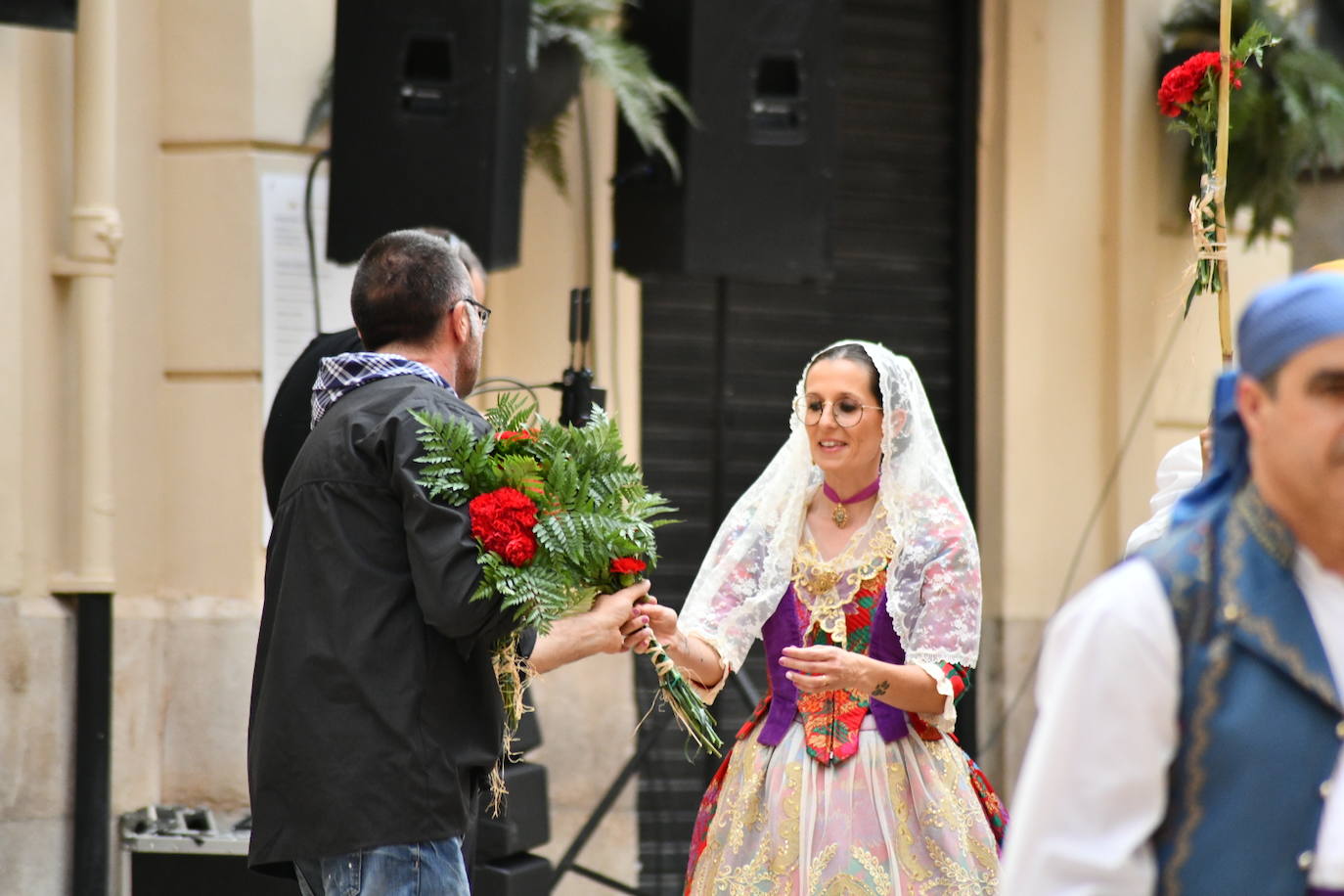 Pasión, tradición y música en la Ofrenda de Flores a la patrona de Alicante