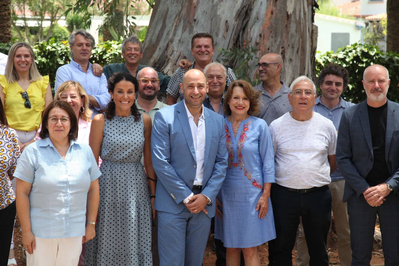Imagen secundaria 1 - Benito Mestre: «No dejaremos de reivindicar el tren y mayor agilidad de la administración»
